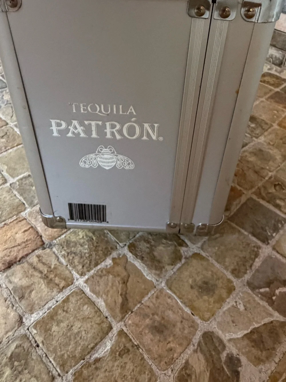 Patrón Metal display Case - Silver